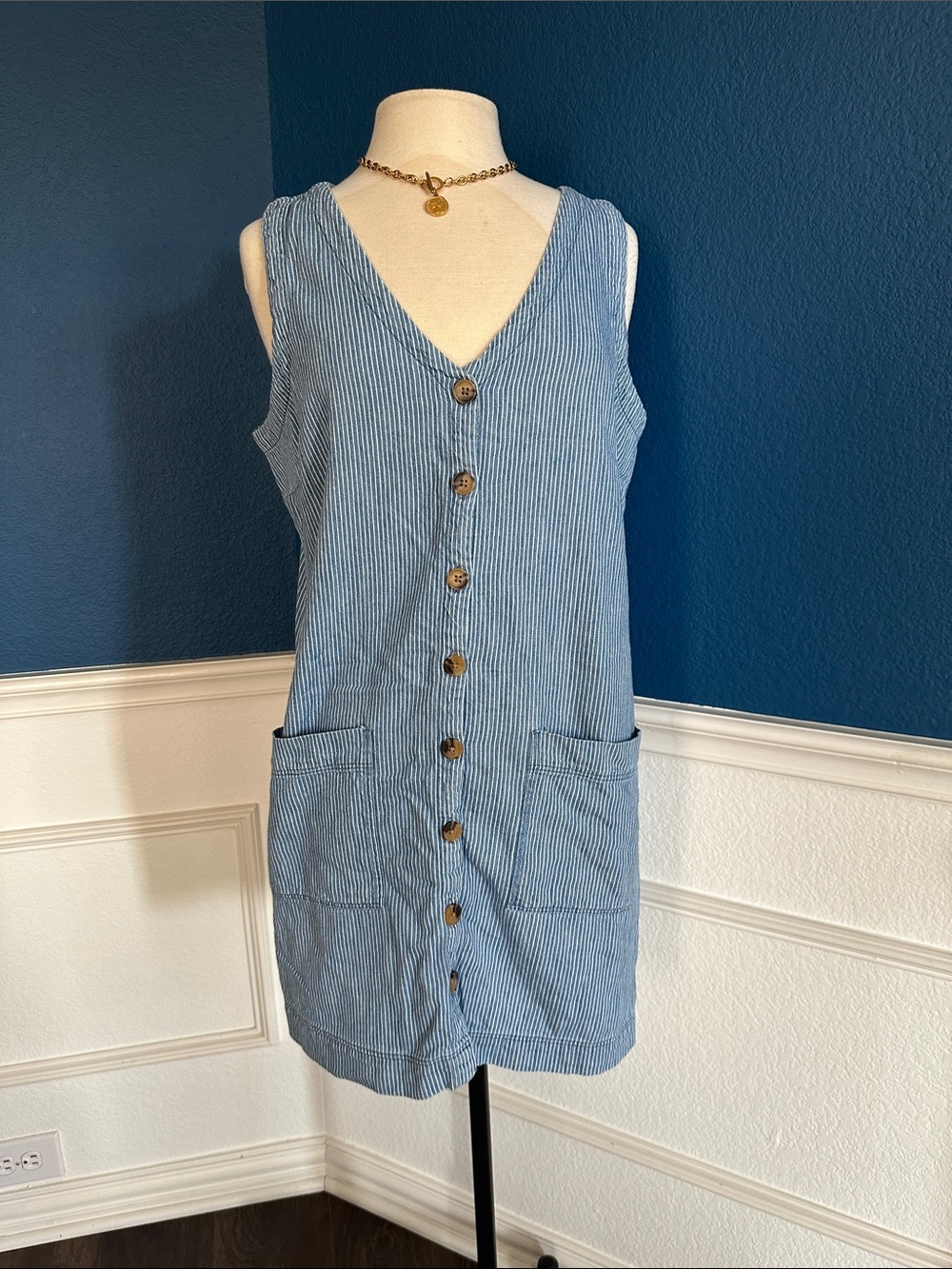 Old Navy Light Blue Pinstripe Button-Front Shift Dress